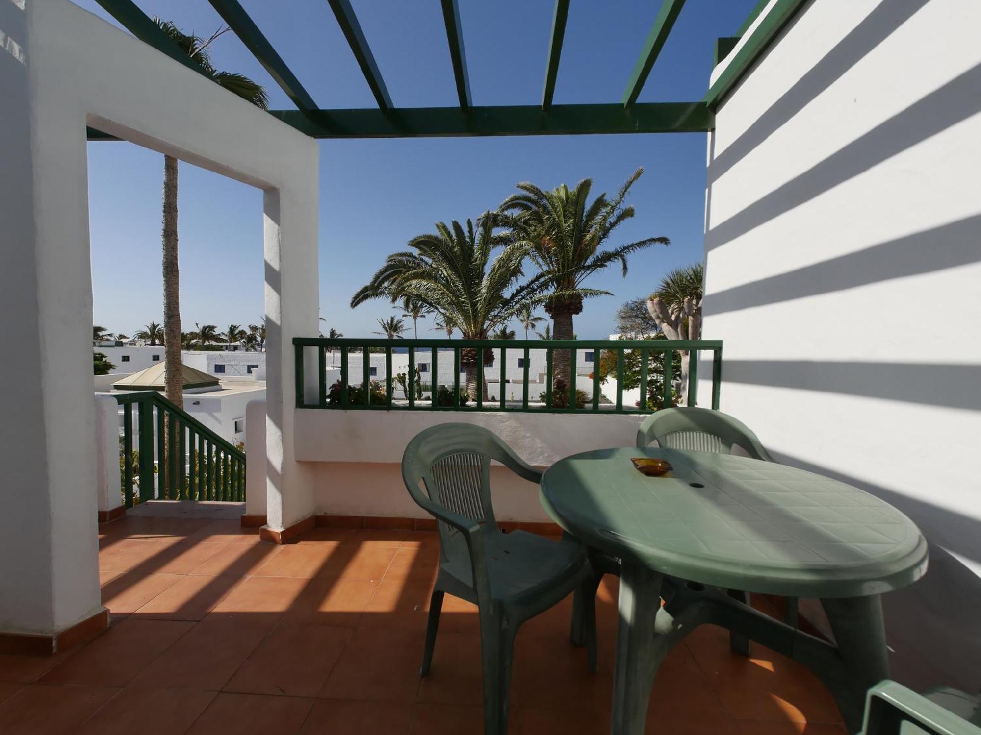Apartamentos Tropicana Puerto del Carmen  Exterior photo