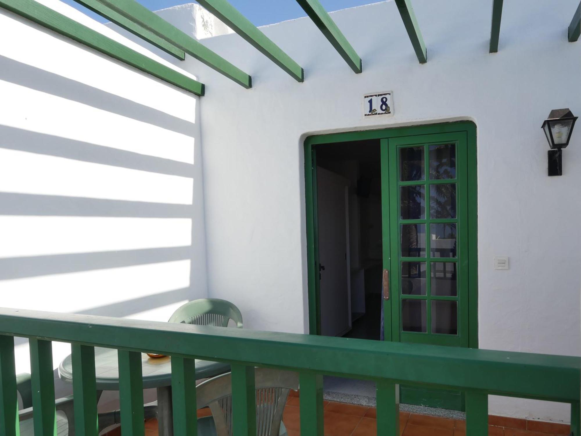 Apartamentos Tropicana Puerto del Carmen  Exterior photo