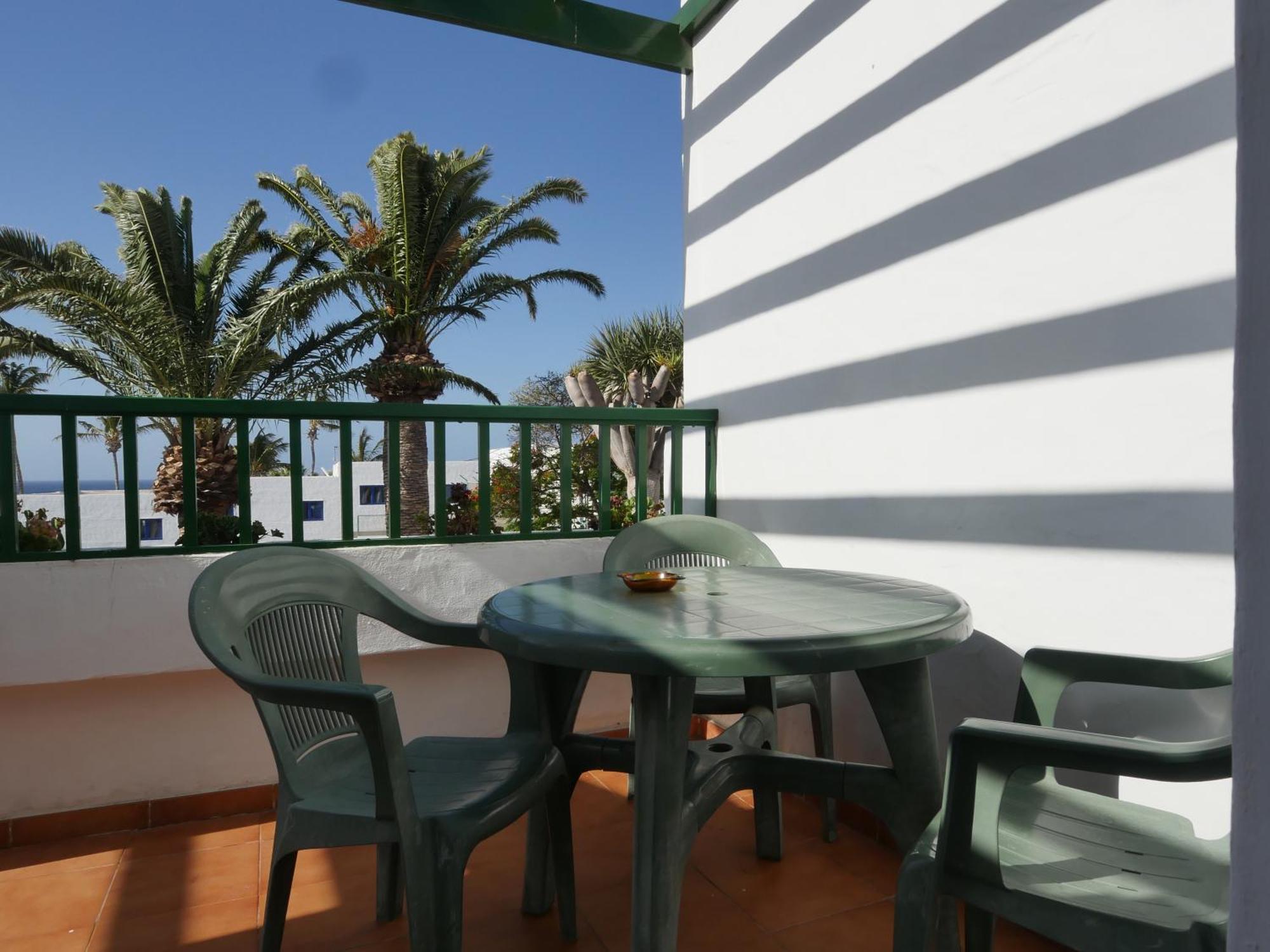 Apartamentos Tropicana Puerto del Carmen  Exterior photo