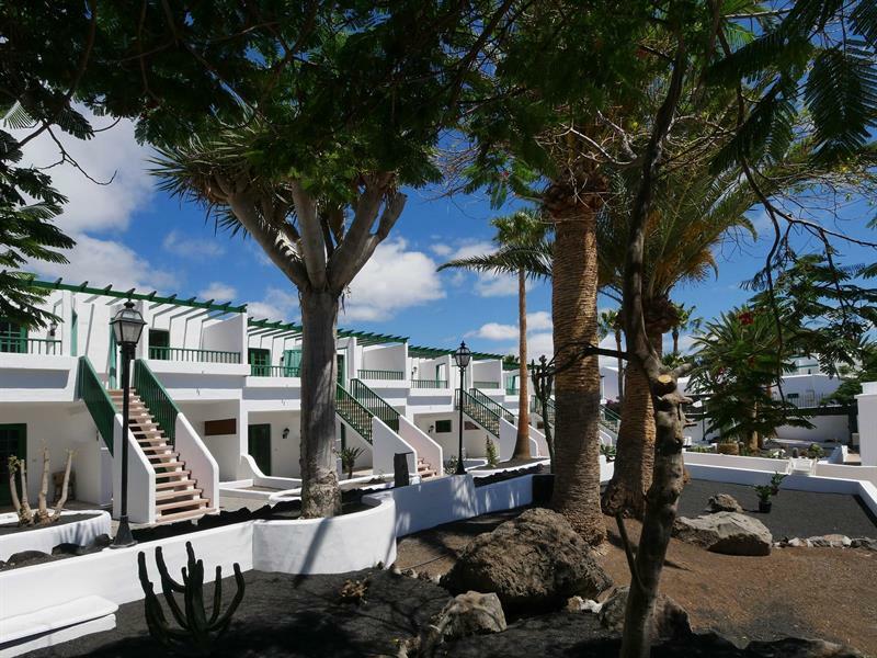 Apartamentos Tropicana Puerto del Carmen  Exterior photo